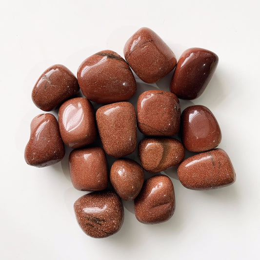 Goldstone is said to be the stone of ambition. It builds energy, courage and a positive attitude. Increases drive and confidence. A gently uplifting stone, Goldstone promotes vitality. Goldstone helps to reduce stomach tension and benefits arthritic conditions.     Listing 1 Stone