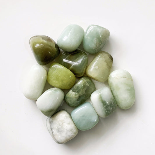 New Jade is a gemstone with a meaning and properties of balancing your emotion. It has been believed for its power to keep mind and soul clean. This gemstone can reduce negative energy such as anxiety or sadness. It would cool you down when you are really upset.  Listing 1 stone.